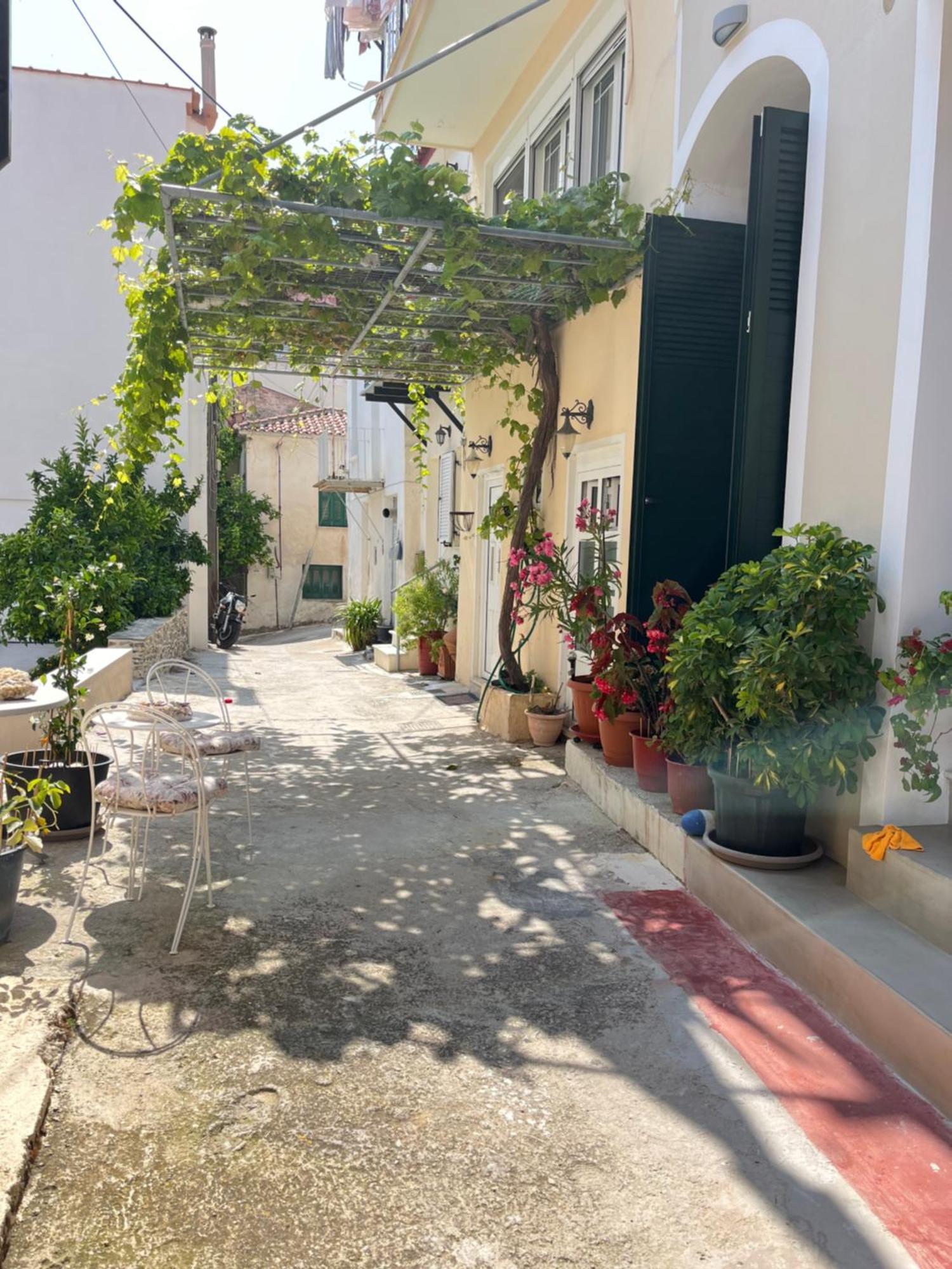 Cane'S Family Guest House Plomari Ngoại thất bức ảnh