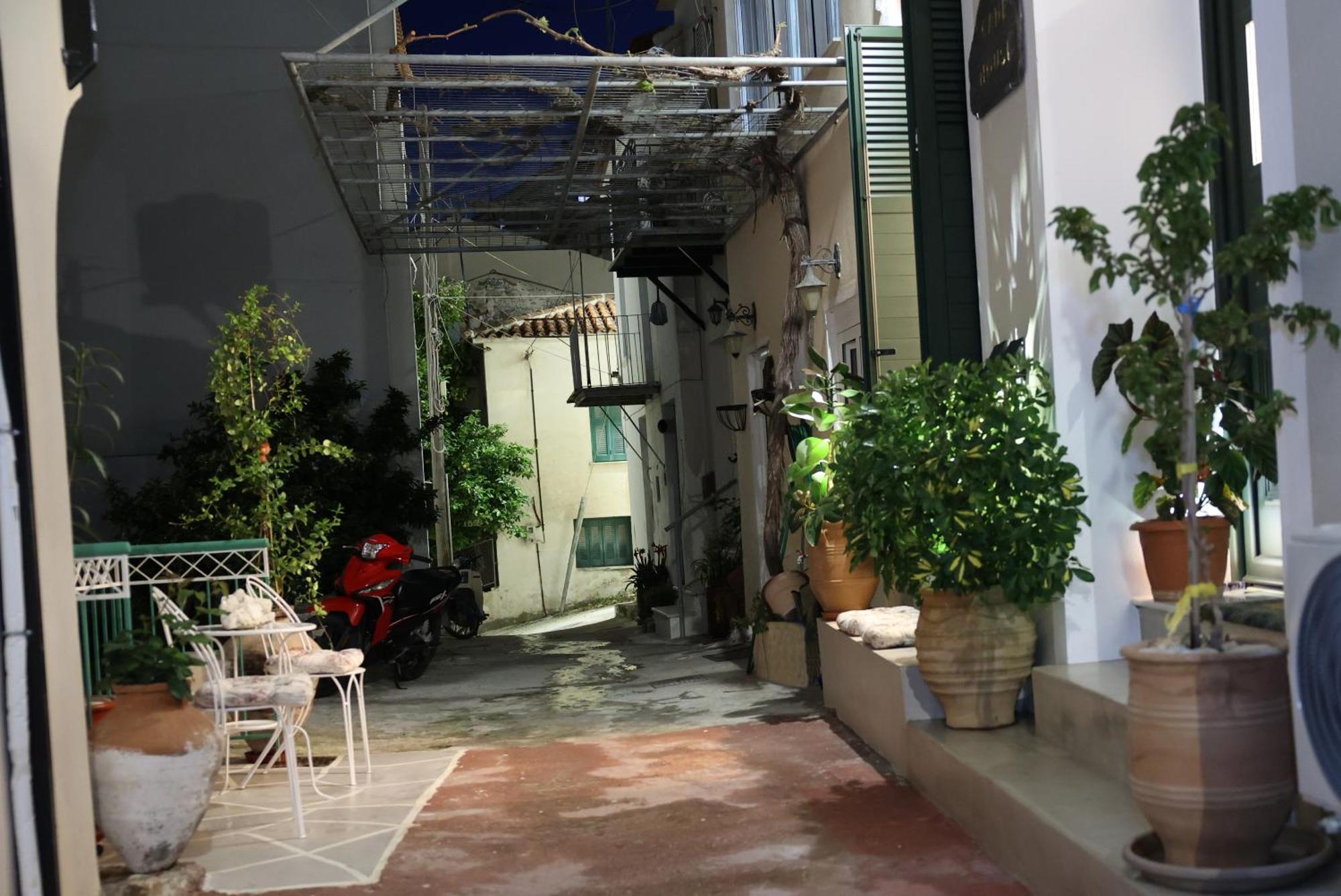 Cane'S Family Guest House Plomari Ngoại thất bức ảnh